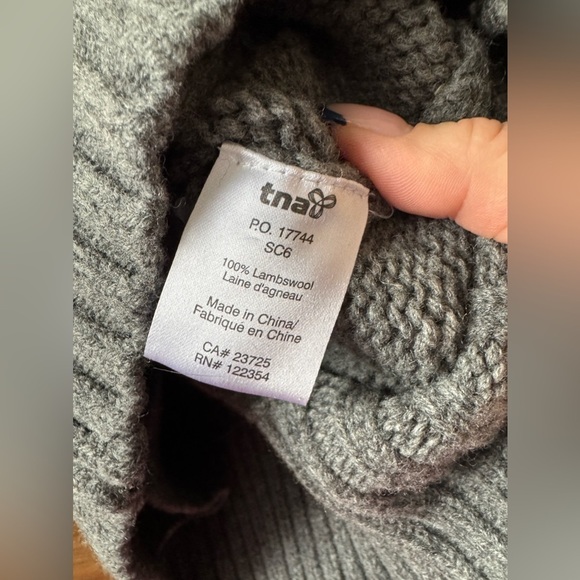 ARITZIA TNA FROM SEA TO SKY 100% lambswool zip up cardigan (size S) - Picture 3 of 5